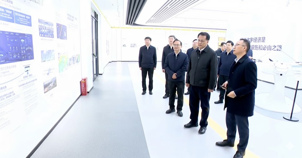 Chongqing Municipal Party Secretary Yuan Jiajun visited JOUAV's Chongqing facility