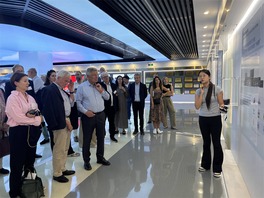 German delegation tours the JOUAV exhibition hall